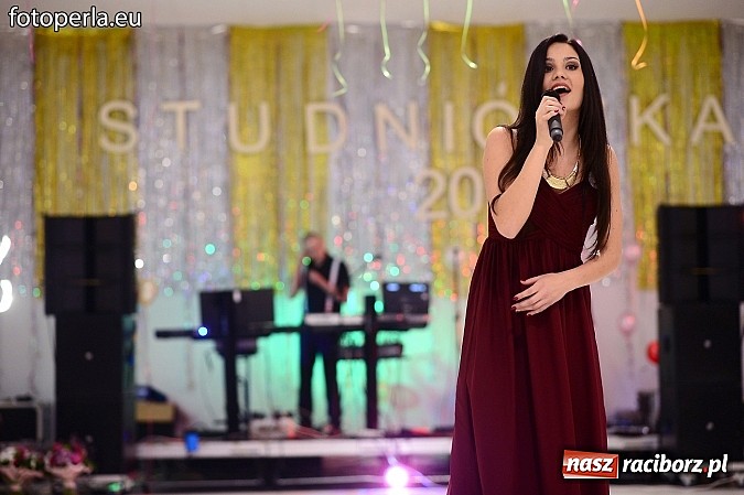 Zdjęcie w galerii na portalu naszraciborz.pl: Szampańska zabawa Ekonomika w Zakrzowie wiadomości z regionu