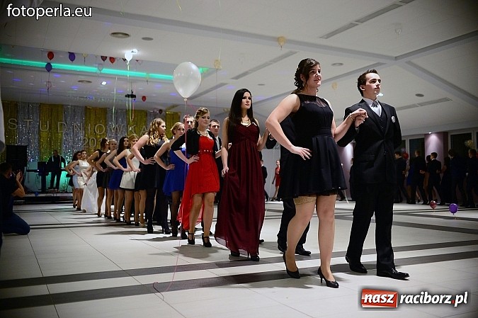 Zdjęcie w galerii na portalu naszraciborz.pl: Szampańska zabawa Ekonomika w Zakrzowie wiadomości z regionu