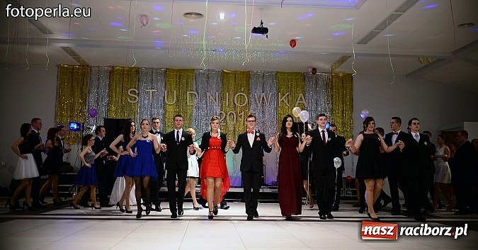 Zdjęcie w galerii na portalu naszraciborz.pl: Szampańska zabawa Ekonomika w Zakrzowie wiadomości z regionu