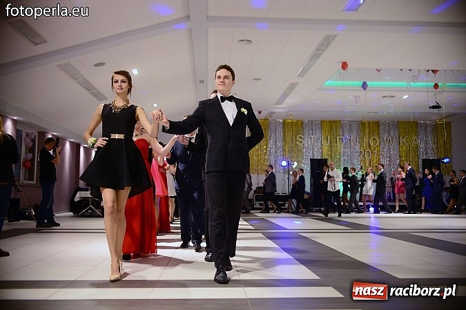 Zdjęcie w galerii na portalu naszraciborz.pl: Szampańska zabawa Ekonomika w Zakrzowie wiadomości z regionu