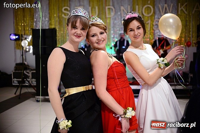 Zdjęcie w galerii na portalu naszraciborz.pl: Szampańska zabawa Ekonomika w Zakrzowie wiadomości z regionu