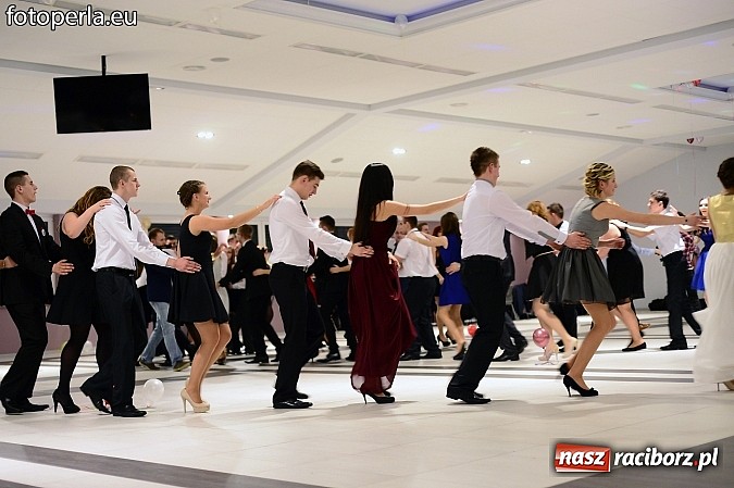 Zdjęcie w galerii na portalu naszraciborz.pl: Szampańska zabawa Ekonomika w Zakrzowie wiadomości z regionu