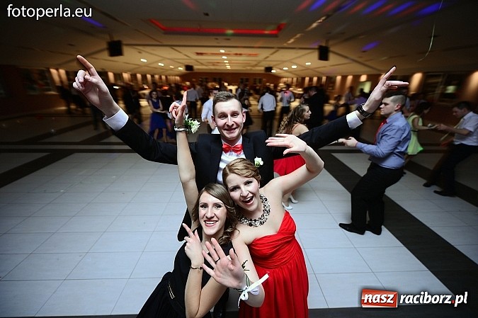 Zdjęcie w galerii na portalu naszraciborz.pl: Szampańska zabawa Ekonomika w Zakrzowie wiadomości z regionu