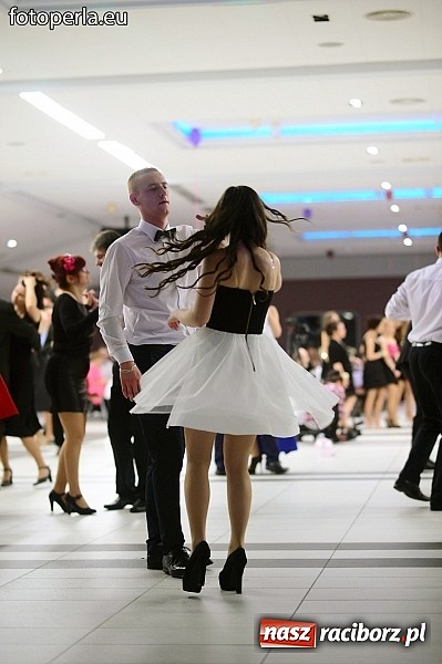 Zdjęcie w galerii na portalu naszraciborz.pl: Szampańska zabawa Ekonomika w Zakrzowie wiadomości z regionu