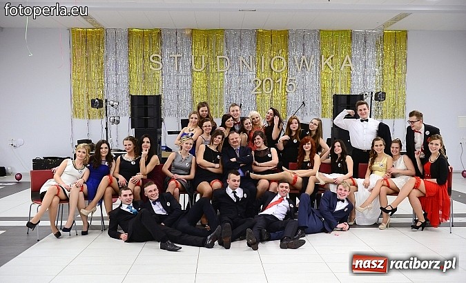 Zdjęcie w galerii na portalu naszraciborz.pl: Szampańska zabawa Ekonomika w Zakrzowie wiadomości z regionu