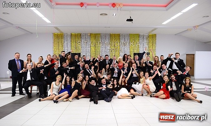 Zdjęcie w galerii na portalu naszraciborz.pl: Szampańska zabawa Ekonomika w Zakrzowie wiadomości z regionu