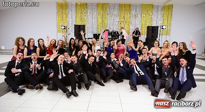 Zdjęcie w galerii na portalu naszraciborz.pl: Szampańska zabawa Ekonomika w Zakrzowie wiadomości z regionu