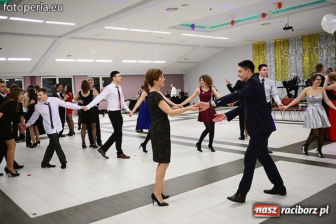 Zdjęcie w galerii na portalu naszraciborz.pl: Szampańska zabawa Ekonomika w Zakrzowie wiadomości z regionu