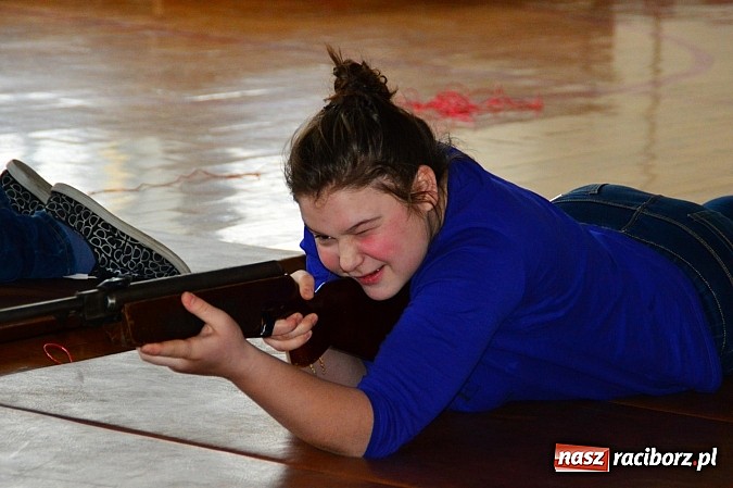 Zdjęcie w galerii na portalu naszraciborz.pl: Turniej strzelecki dla gimnazjalistów w Bieńkowicach wiadomości z regionu