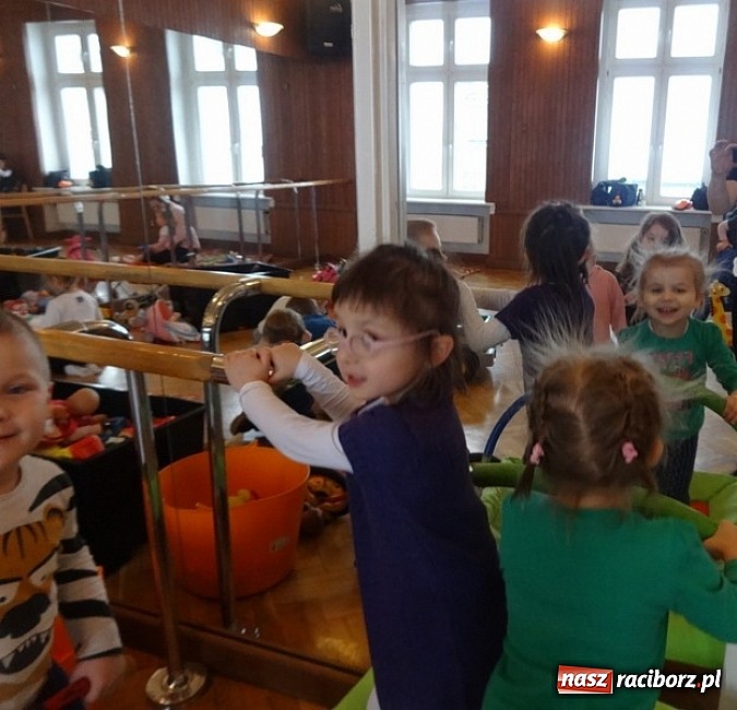 Zdjęcie w galerii na portalu naszraciborz.pl: Zima nie musi być smutna. Jak Fiku-miku bawi się w RCK wiadomości z regionu