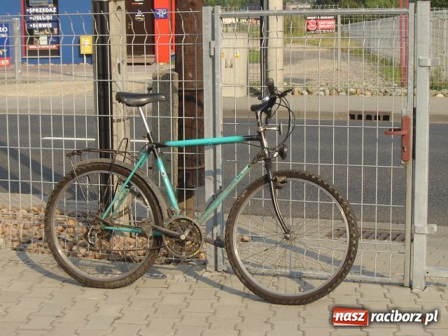 Zdjęcie w galerii na portalu naszraciborz.pl: Nietrzeźwy rowerzysta wjechał w astrę wiadomości z regionu