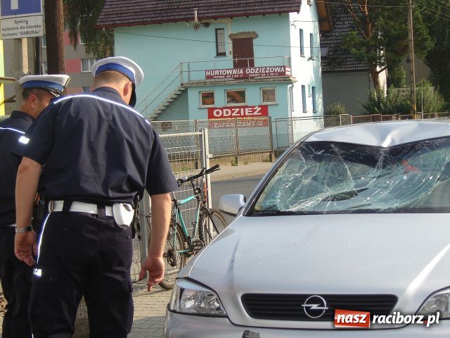 Zdjęcie w galerii na portalu naszraciborz.pl: Nietrzeźwy rowerzysta wjechał w astrę wiadomości z regionu