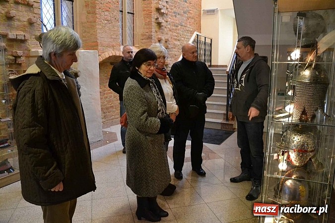Zdjęcie w galerii na portalu naszraciborz.pl: Hełm, szyszak czy rogatywka – na zamku otwarto nową wystawę  wiadomości z regionu
