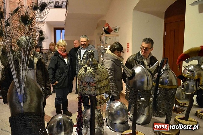 Zdjęcie w galerii na portalu naszraciborz.pl: Hełm, szyszak czy rogatywka – na zamku otwarto nową wystawę  wiadomości z regionu