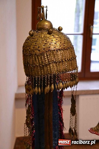 Zdjęcie w galerii na portalu naszraciborz.pl: Hełm, szyszak czy rogatywka – na zamku otwarto nową wystawę  wiadomości z regionu