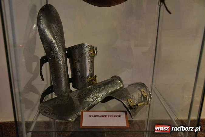 Zdjęcie w galerii na portalu naszraciborz.pl: Hełm, szyszak czy rogatywka – na zamku otwarto nową wystawę  wiadomości z regionu