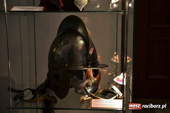 Zdjęcie w galerii na portalu naszraciborz.pl: Hełm, szyszak czy rogatywka – na zamku otwarto nową wystawę  wiadomości z regionu