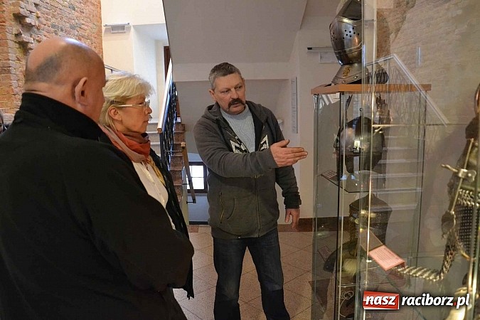 Zdjęcie w galerii na portalu naszraciborz.pl: Hełm, szyszak czy rogatywka – na zamku otwarto nową wystawę  wiadomości z regionu