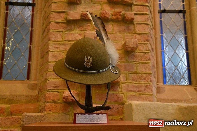 Zdjęcie w galerii na portalu naszraciborz.pl: Hełm, szyszak czy rogatywka – na zamku otwarto nową wystawę  wiadomości z regionu