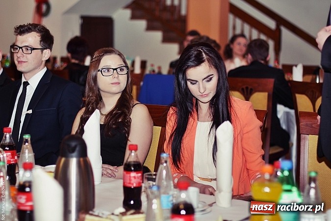 Zdjęcie w galerii na portalu naszraciborz.pl: Uczniowie Mechanika kończą sezon studniówek. Trwa zabawa w Rogowie wiadomości z regionu