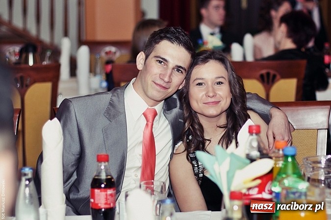 Zdjęcie w galerii na portalu naszraciborz.pl: Uczniowie Mechanika kończą sezon studniówek. Trwa zabawa w Rogowie wiadomości z regionu