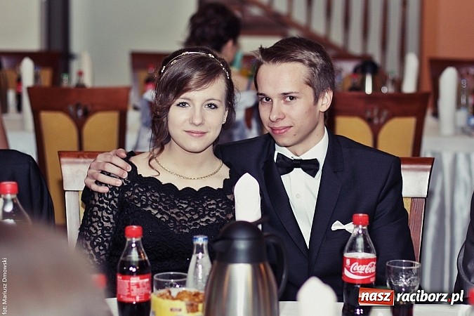 Zdjęcie w galerii na portalu naszraciborz.pl: Uczniowie Mechanika kończą sezon studniówek. Trwa zabawa w Rogowie wiadomości z regionu