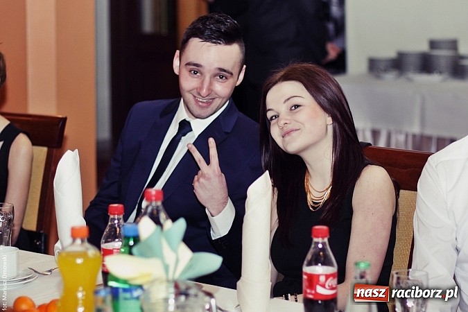 Zdjęcie w galerii na portalu naszraciborz.pl: Uczniowie Mechanika kończą sezon studniówek. Trwa zabawa w Rogowie wiadomości z regionu