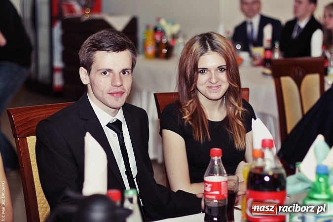 Zdjęcie w galerii na portalu naszraciborz.pl: Uczniowie Mechanika kończą sezon studniówek. Trwa zabawa w Rogowie wiadomości z regionu