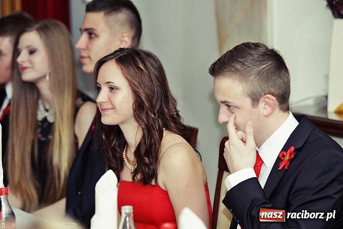 Zdjęcie w galerii na portalu naszraciborz.pl: Uczniowie Mechanika kończą sezon studniówek. Trwa zabawa w Rogowie wiadomości z regionu