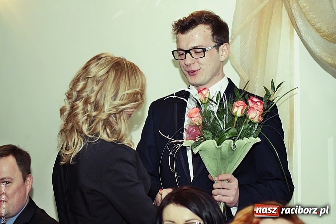 Zdjęcie w galerii na portalu naszraciborz.pl: Uczniowie Mechanika kończą sezon studniówek. Trwa zabawa w Rogowie wiadomości z regionu