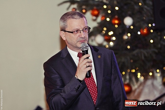 Zdjęcie w galerii na portalu naszraciborz.pl: Uczniowie Mechanika kończą sezon studniówek. Trwa zabawa w Rogowie wiadomości z regionu