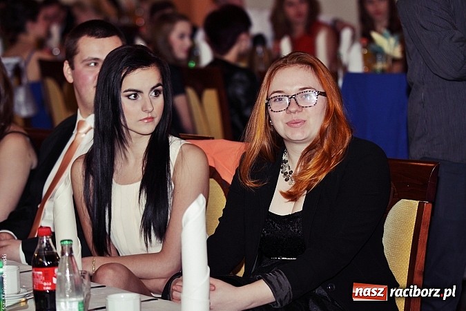 Zdjęcie w galerii na portalu naszraciborz.pl: Uczniowie Mechanika kończą sezon studniówek. Trwa zabawa w Rogowie wiadomości z regionu