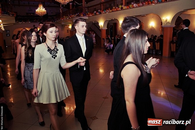 Zdjęcie w galerii na portalu naszraciborz.pl: Uczniowie Mechanika kończą sezon studniówek. Trwa zabawa w Rogowie wiadomości z regionu