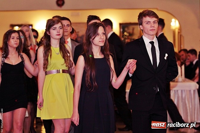 Zdjęcie w galerii na portalu naszraciborz.pl: Uczniowie Mechanika kończą sezon studniówek. Trwa zabawa w Rogowie wiadomości z regionu