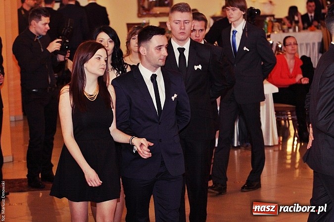 Zdjęcie w galerii na portalu naszraciborz.pl: Uczniowie Mechanika kończą sezon studniówek. Trwa zabawa w Rogowie wiadomości z regionu