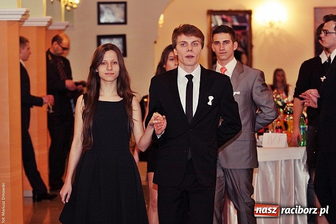 Zdjęcie w galerii na portalu naszraciborz.pl: Uczniowie Mechanika kończą sezon studniówek. Trwa zabawa w Rogowie wiadomości z regionu