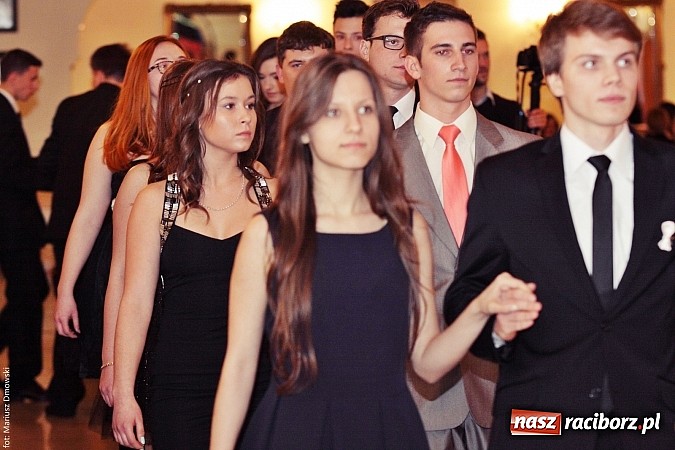 Zdjęcie w galerii na portalu naszraciborz.pl: Uczniowie Mechanika kończą sezon studniówek. Trwa zabawa w Rogowie wiadomości z regionu