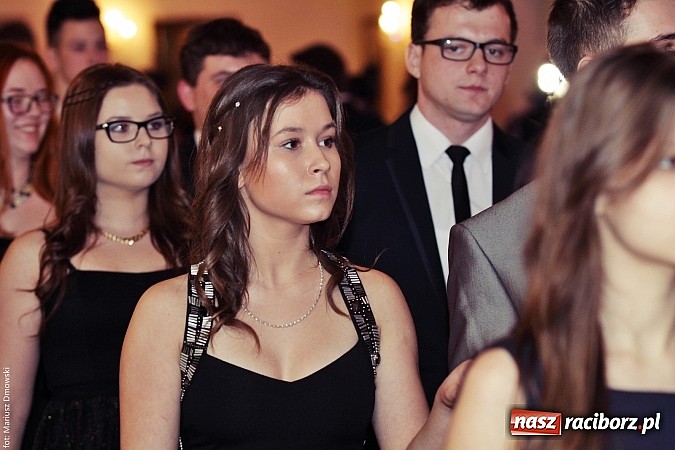 Zdjęcie w galerii na portalu naszraciborz.pl: Uczniowie Mechanika kończą sezon studniówek. Trwa zabawa w Rogowie wiadomości z regionu