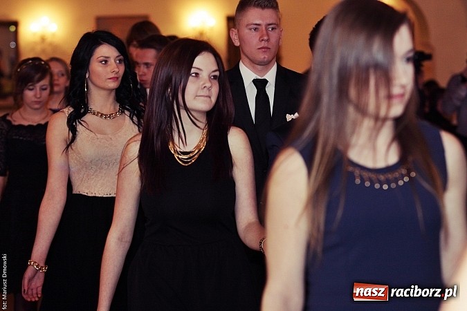 Zdjęcie w galerii na portalu naszraciborz.pl: Uczniowie Mechanika kończą sezon studniówek. Trwa zabawa w Rogowie wiadomości z regionu