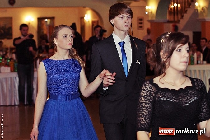 Zdjęcie w galerii na portalu naszraciborz.pl: Uczniowie Mechanika kończą sezon studniówek. Trwa zabawa w Rogowie wiadomości z regionu