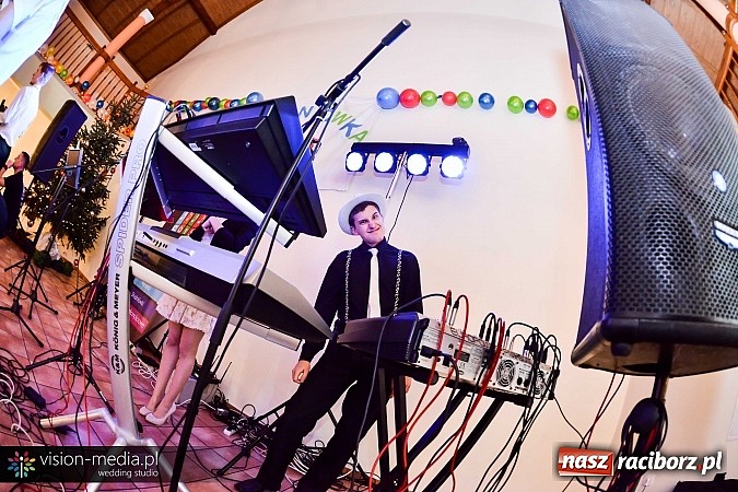 Zdjęcie w galerii na portalu naszraciborz.pl: Tak się bawił Mechanik - bal w Rogowie wiadomości z regionu