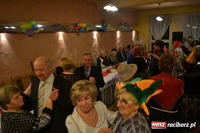 Zdjęcie w galerii na portalu naszraciborz.pl: Seniorzy z Kuźni Raciborskiej na balu przebierańców wiadomości z regionu