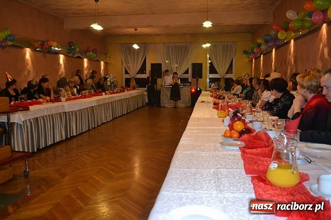 Zdjęcie w galerii na portalu naszraciborz.pl: Seniorzy z Kuźni Raciborskiej na balu przebierańców wiadomości z regionu