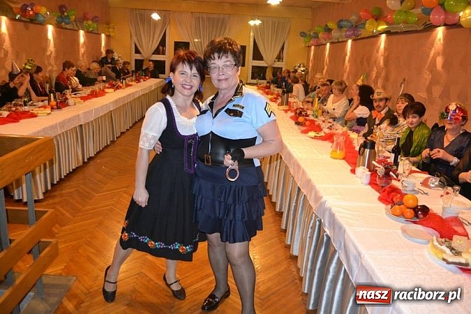 Zdjęcie w galerii na portalu naszraciborz.pl: Seniorzy z Kuźni Raciborskiej na balu przebierańców wiadomości z regionu