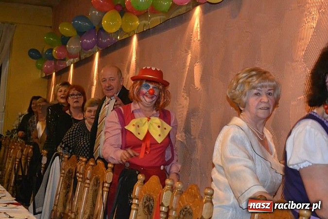 Zdjęcie w galerii na portalu naszraciborz.pl: Seniorzy z Kuźni Raciborskiej na balu przebierańców wiadomości z regionu