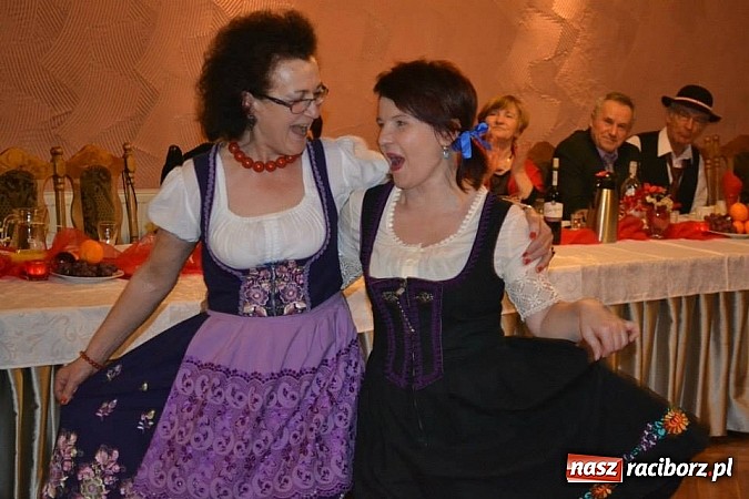 Zdjęcie w galerii na portalu naszraciborz.pl: Seniorzy z Kuźni Raciborskiej na balu przebierańców wiadomości z regionu