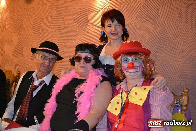 Zdjęcie w galerii na portalu naszraciborz.pl: Seniorzy z Kuźni Raciborskiej na balu przebierańców wiadomości z regionu