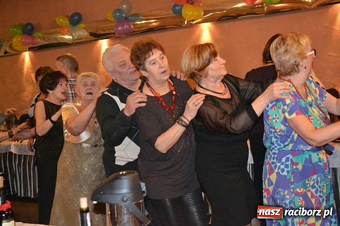 Zdjęcie w galerii na portalu naszraciborz.pl: Seniorzy z Kuźni Raciborskiej na balu przebierańców wiadomości z regionu