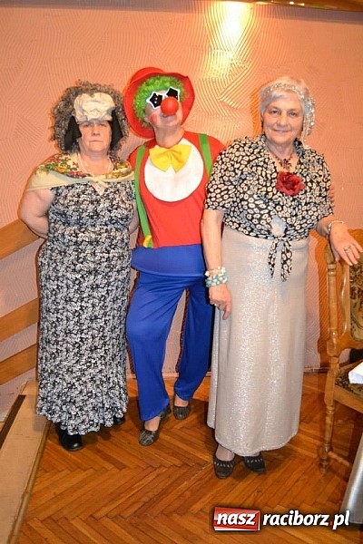Zdjęcie w galerii na portalu naszraciborz.pl: Seniorzy z Kuźni Raciborskiej na balu przebierańców wiadomości z regionu