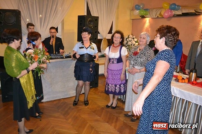 Zdjęcie w galerii na portalu naszraciborz.pl: Seniorzy z Kuźni Raciborskiej na balu przebierańców wiadomości z regionu